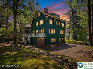119 Falls Dr, Buck Hill Falls, PA 18323