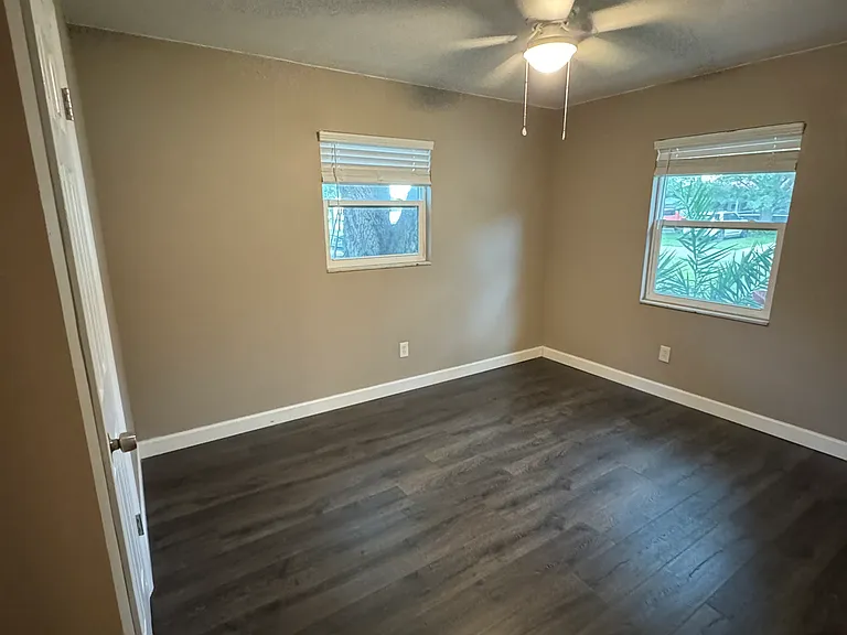 6205 S Church Ave — Photo 16