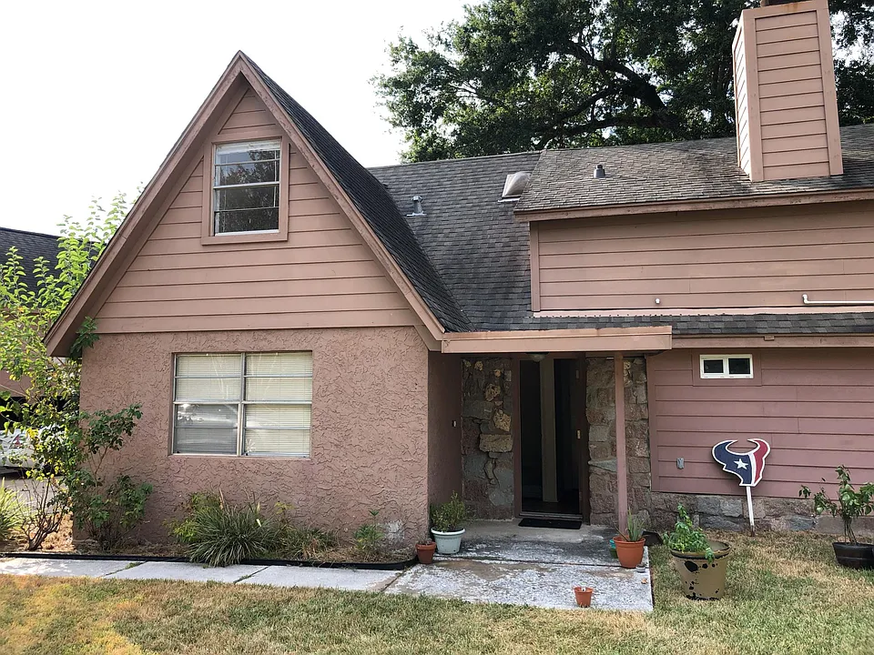 Cozy cottage duplex near the Medical Center! Private ground-floor entrance & mudroom.