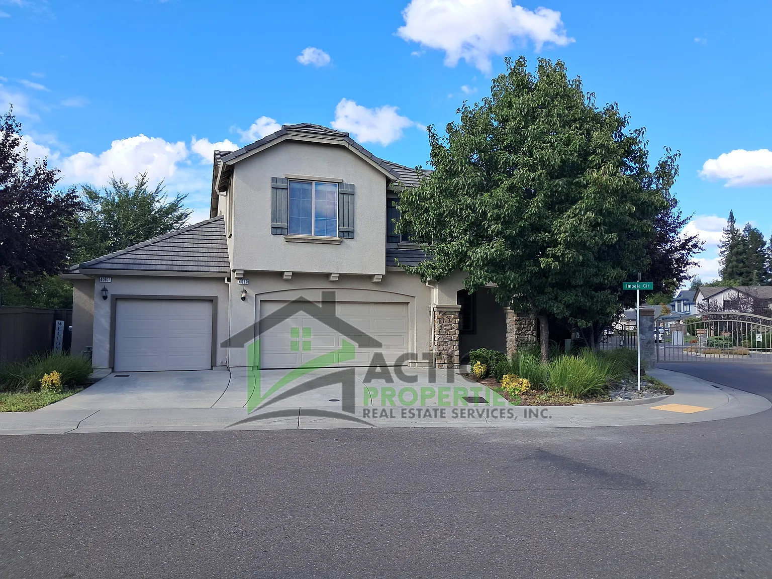 4 bed, 2.5 bath, 1902 sqft, $2,795 — Photo 2