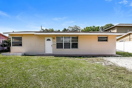2750 SW 2nd Ct Photo 1