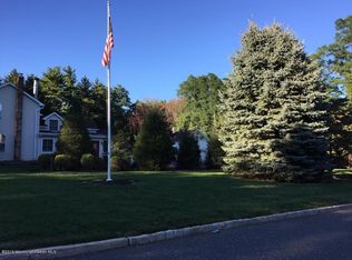 861 Holmdel Rd, Holmdel, NJ 07733