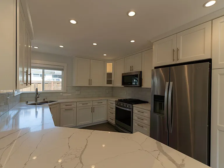 1313 Lawton Ave #A — Photo 4