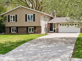5221 W 56th St, Edina, MN 55436