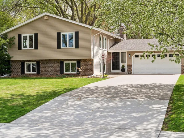 5221 W 56th St, Edina, MN 55436