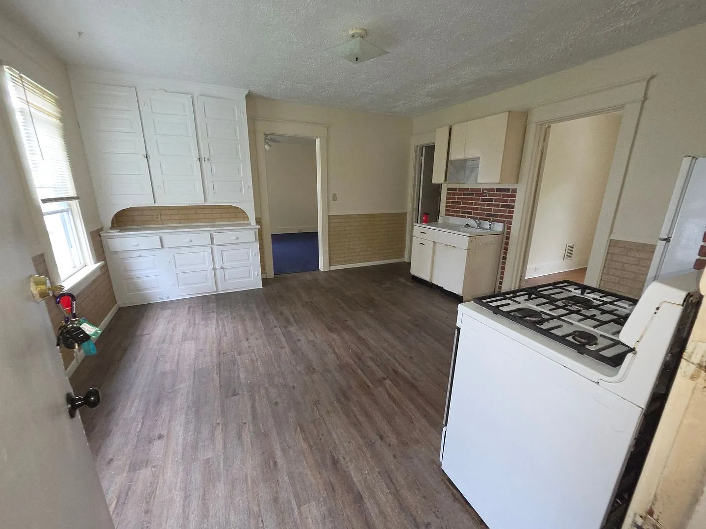 upper 1 bedroom unit lower west side — Photo 1