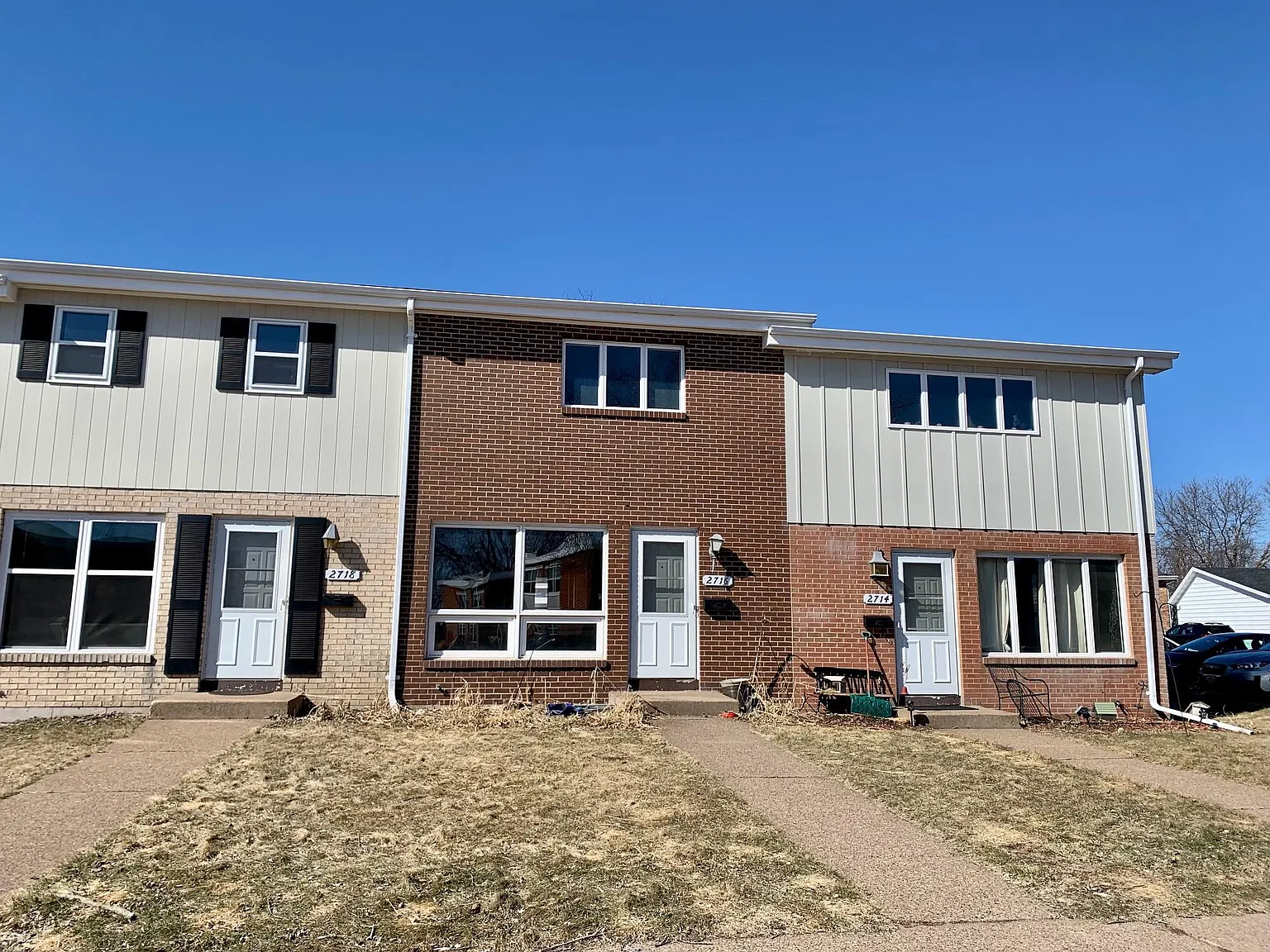 2 bed, 1.5 bath, 1300 sqft, $1,000 — Photo 1