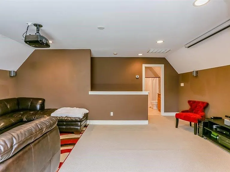 5622 Dolores St — Photo 15