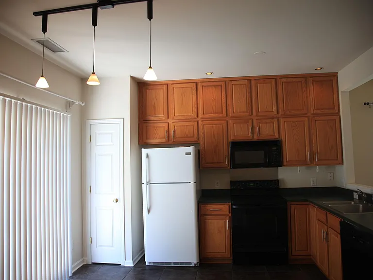 3538 Laurenhurst Ln — Photo 3