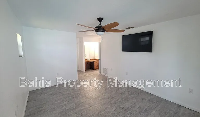 215 Meadowcross Dr — Photo 7