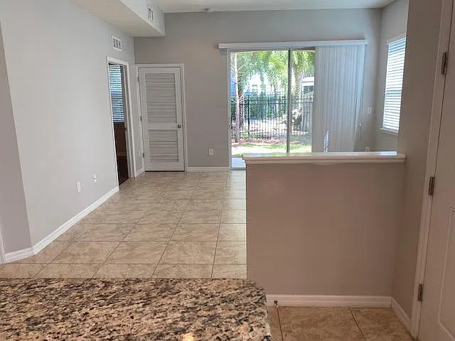 2 bed, 1396 sqft, $2,300 — Photo 3