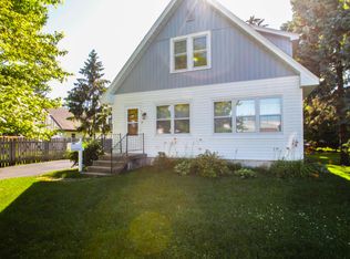 125 Sussex St, Pewaukee, WI 53072