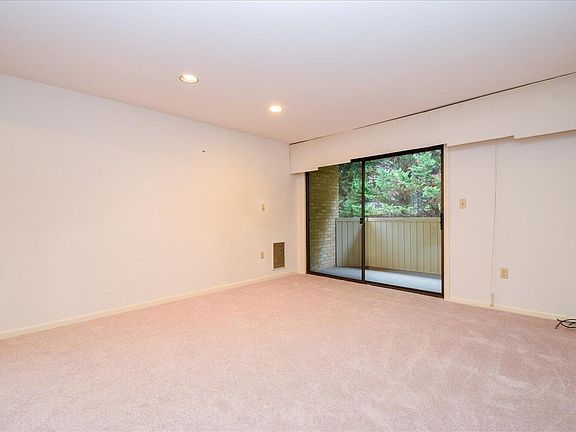 5th image of 5260 Crossbow Cir Unit 1D