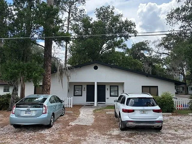 3 bed, 1.0 bath, 1208 sqft, $1,900 — Photo 2