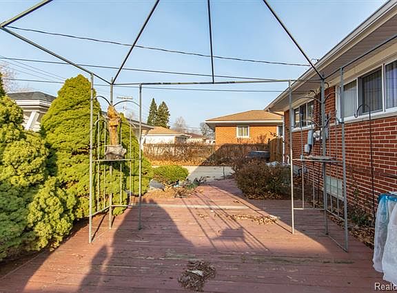 5th image of 26402 Warrington St