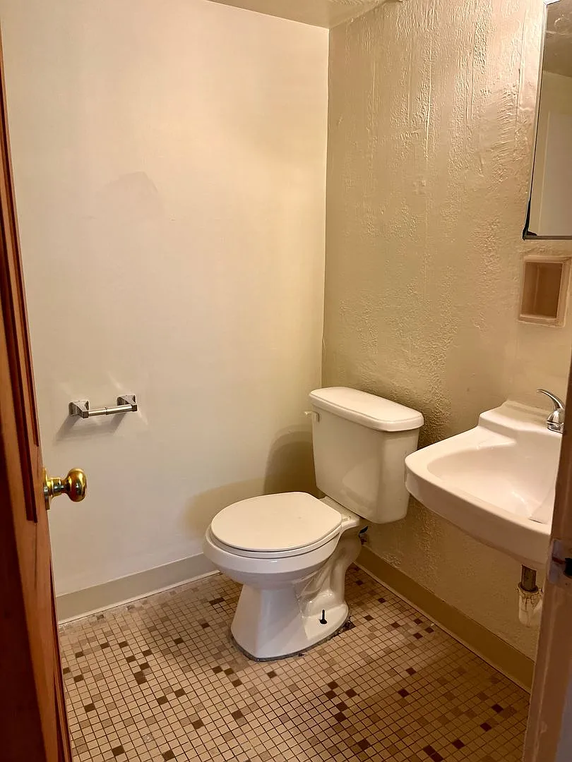 1 bed, 300 sqft, $750 — Photo 2