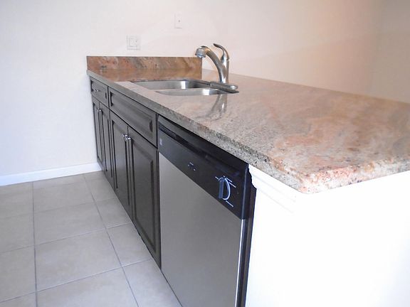 5th image of 723 Mill Valley Pl