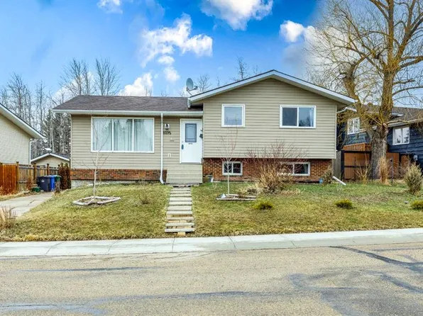 5232 S 38th St, Innisfail, AB T4G 1G4