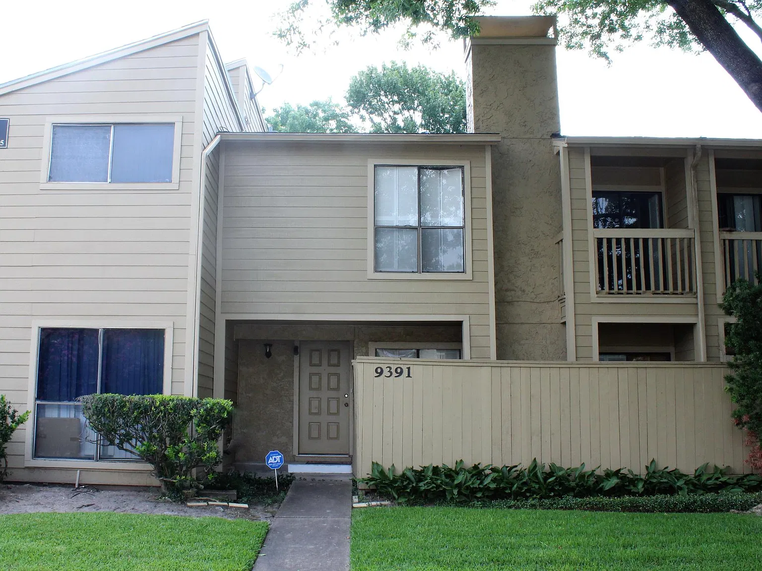 2 bed, 1.5 bath, 1150 sqft, $1,245 — Photo 3