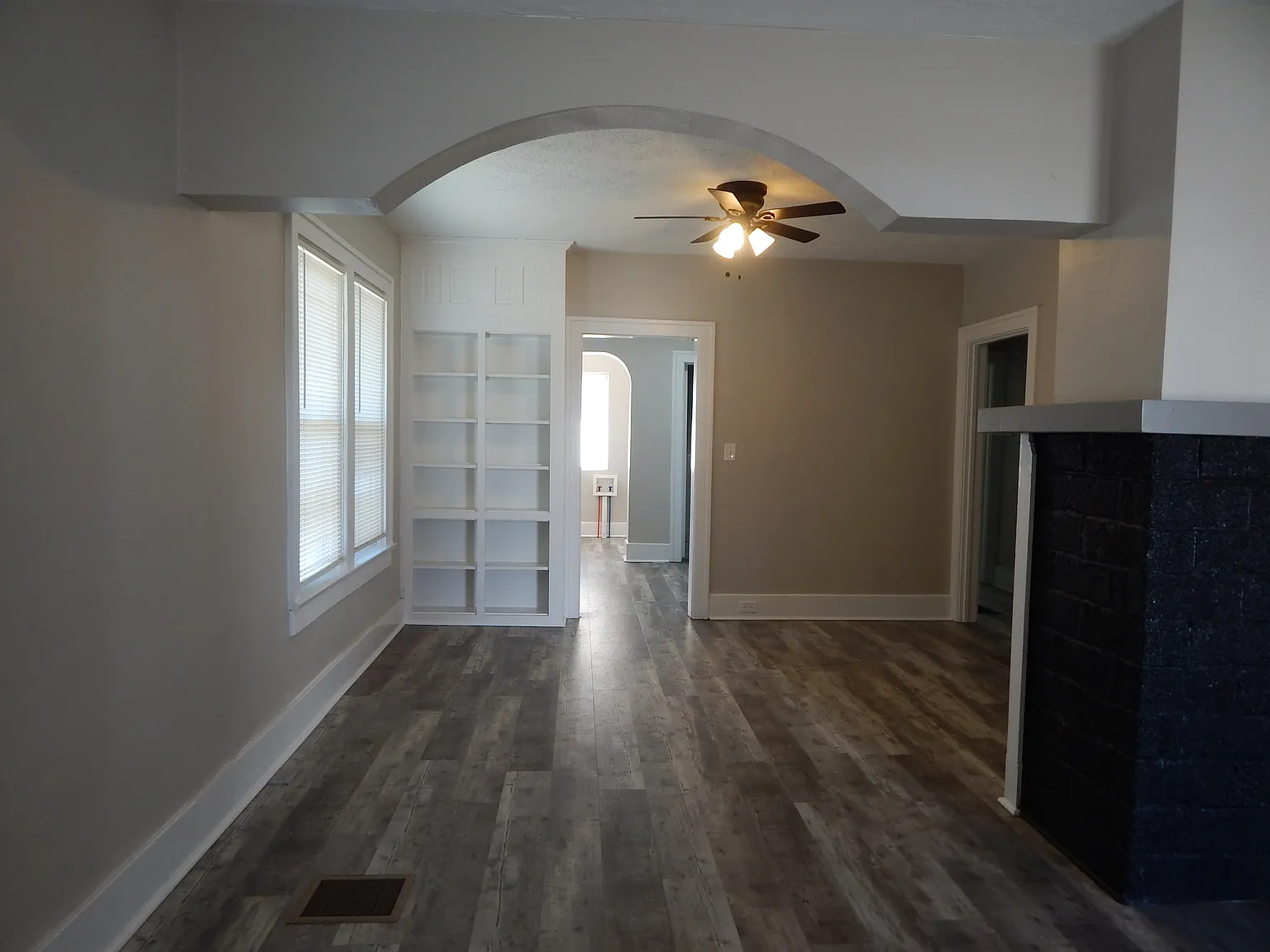 2 bed, 936 sqft, $1,350 — Photo 2