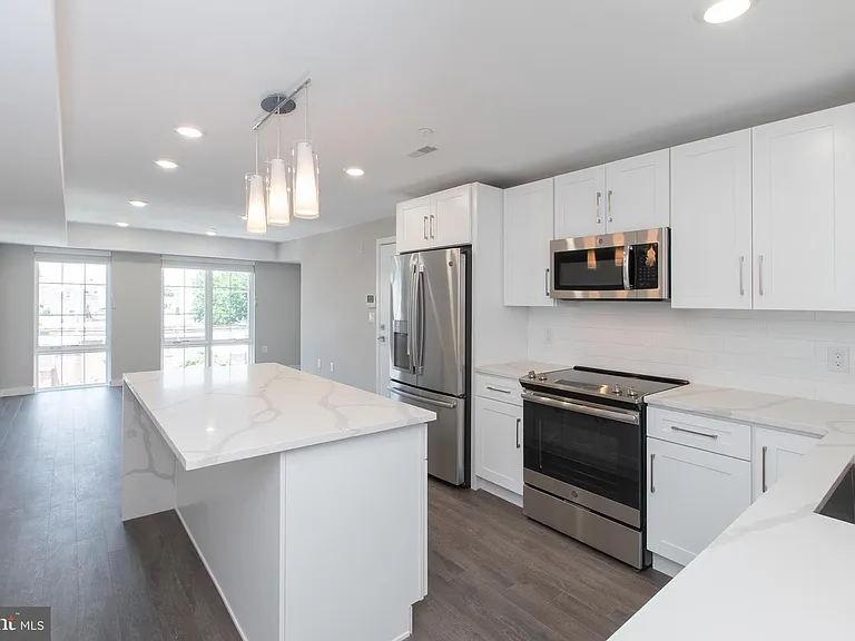 729 N 20th St #3 — Photo 1