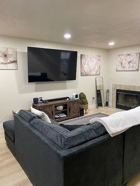 1 bed, 1.0 bath, 110 sqft, $900 — Photo 2