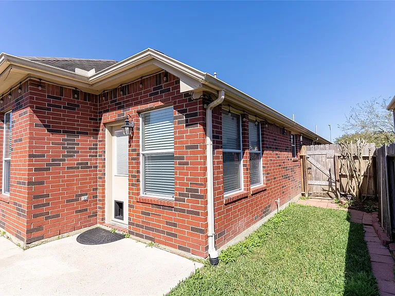 16123 Hitching Post Ct — Photo 26
