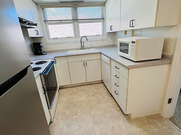5th image of 1406 Lake Blvd #2