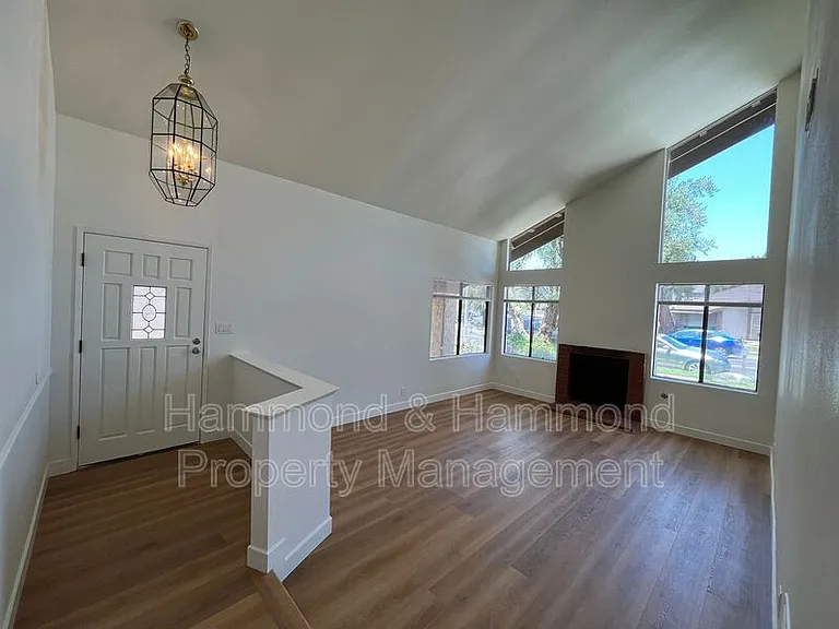 21812 Vintage St — Photo 8