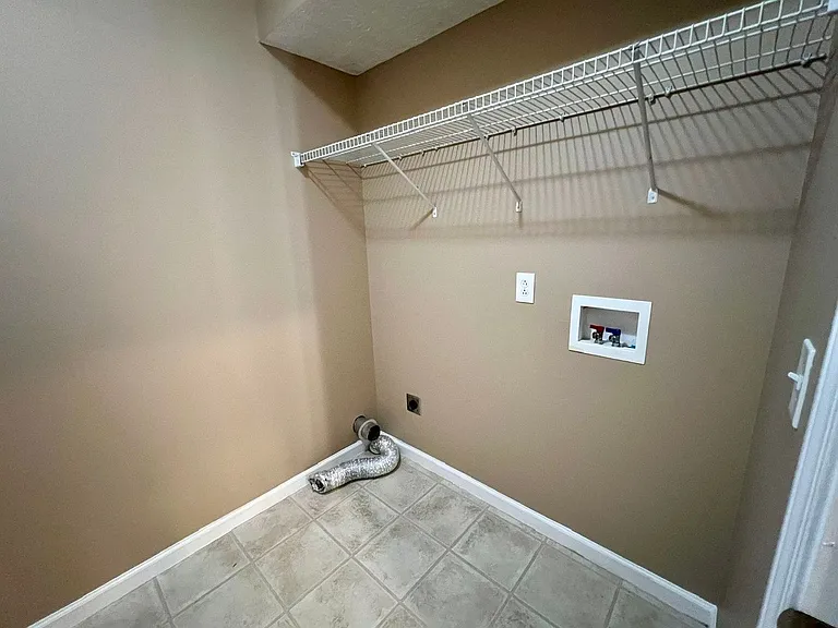 453 Drexel Ct — Photo 9