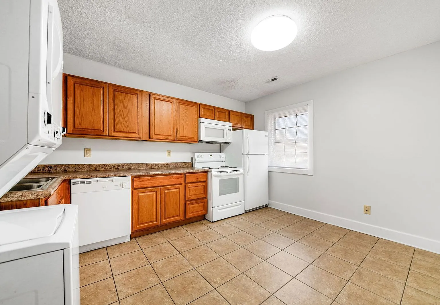 4 bed, 1.0 bath, $1,350 — Photo 3