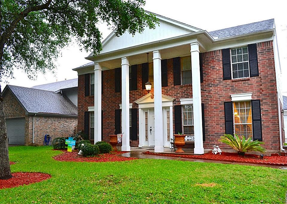 1st image of 711 Hawthorn Pl