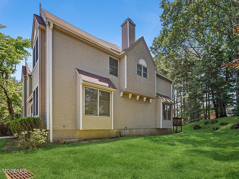 157 Northampton Dr — Photo 49