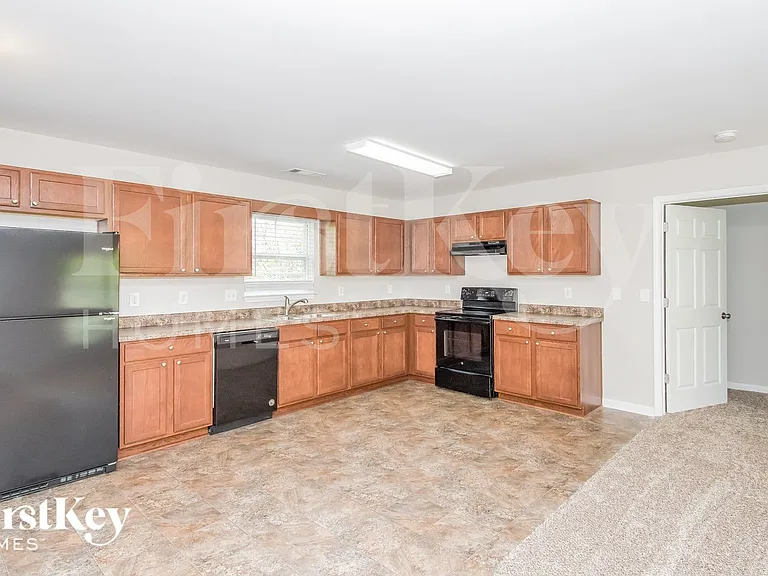 1805 Seayes Rd — Photo 6