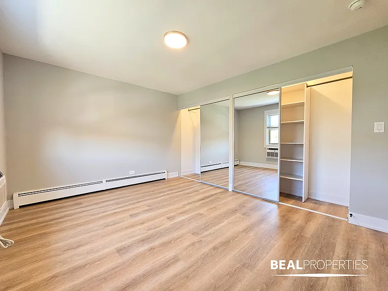 452 W Oakdale — Photo 43