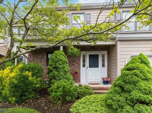 121 Sunrise Dr, Long Hill Twp., NJ 07933