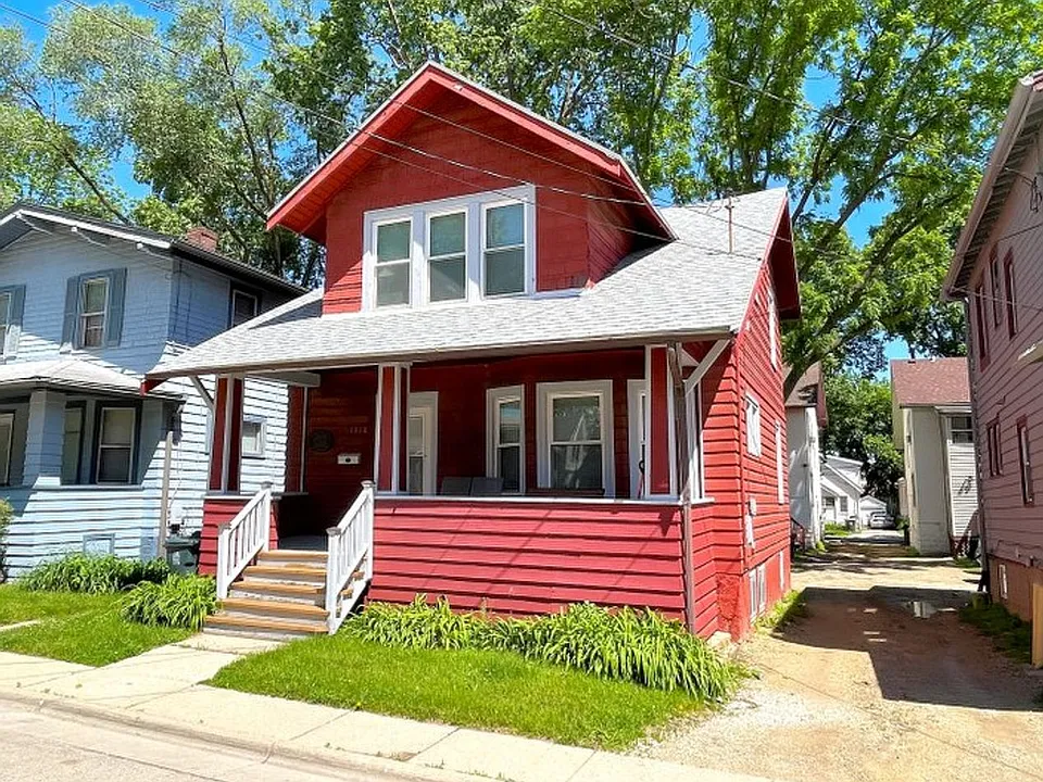 1318 Saint James Ct