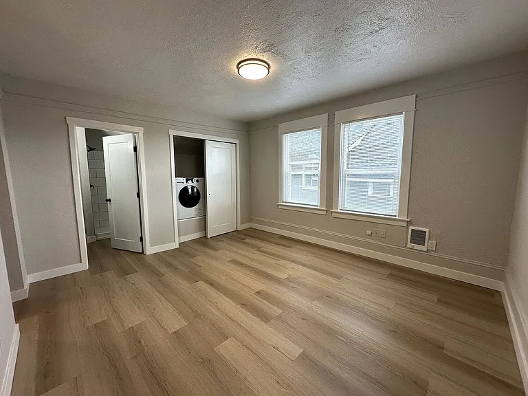 2317 Grand- 5 Unit — Photo 52