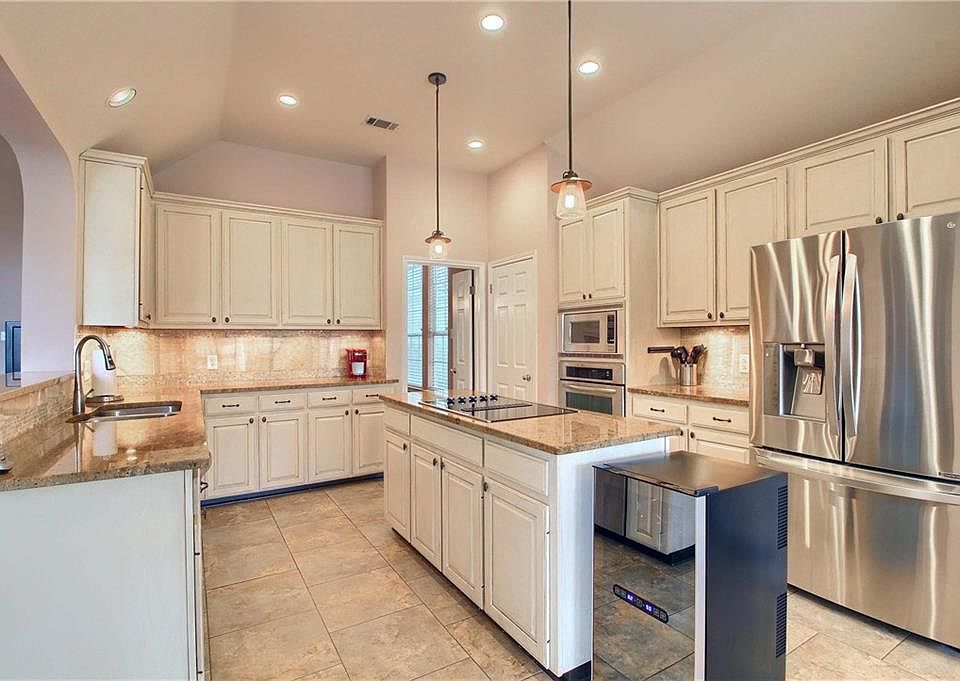 1st image of 3209 Avenal Dr