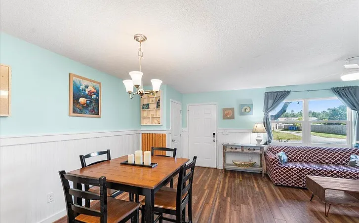 125 Rio Del Mar St — Photo 2