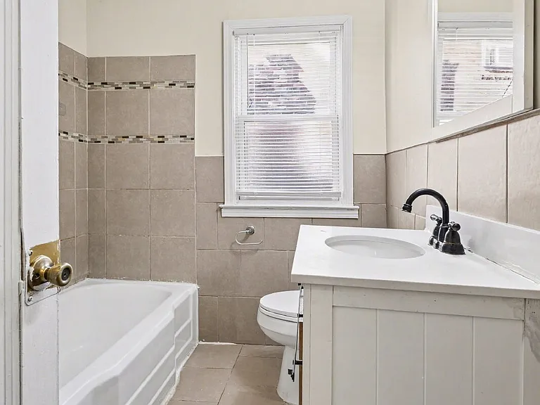 5164 Hereford St — Photo 7