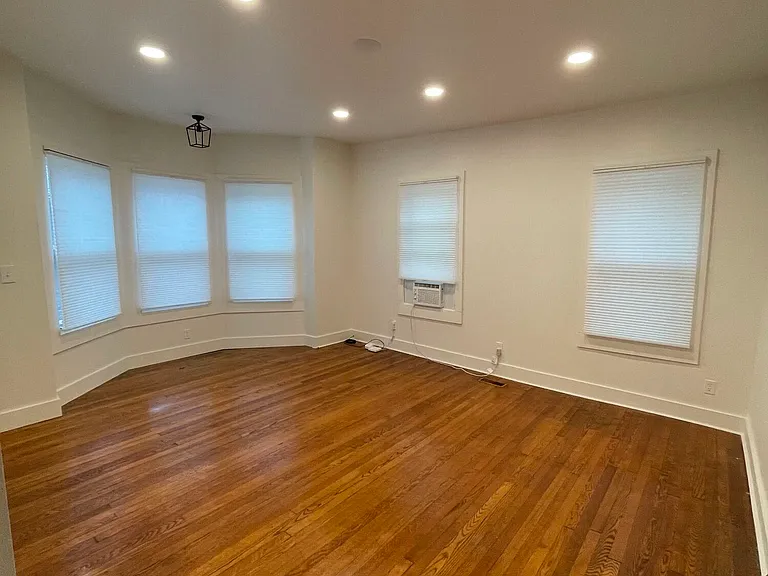 110 Utica St — Photo 3