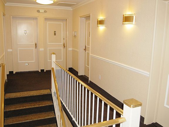 5th image of 8 Bryant Cres APT 2H