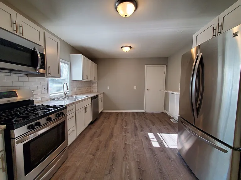 112 Fairbanks St NE — Photo 3