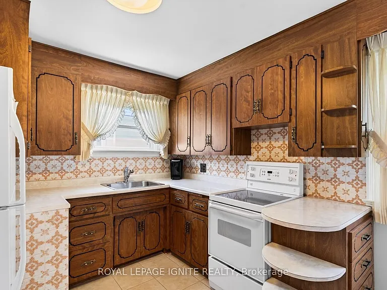 820 Simcoe St N #MAIN — Photo 5