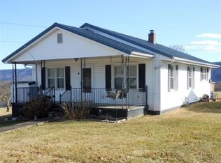 131 Maple St, Mount Carmel, TN 37645