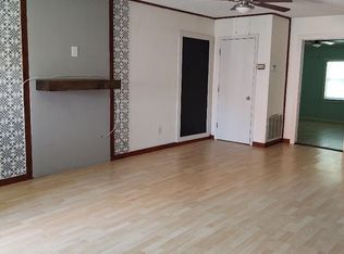 1004 D St UNIT A, Floresville, TX 78114