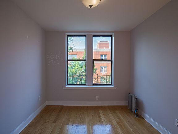3rd image of 8 W 111th St APT 4B