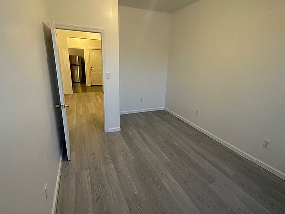 4th image of 3015 Matthews Ave APT 2F