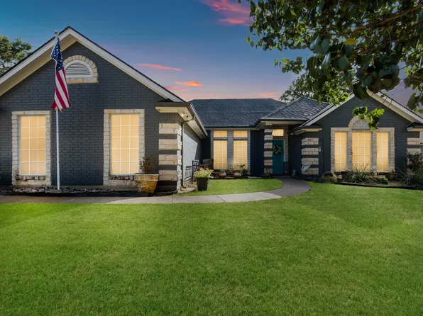 102 Oakwood Pl, Joshua, TX 76058
